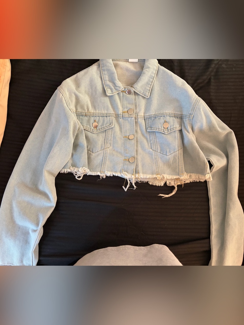 Cropped Light Blue Denim Jacket with Frayed Hem